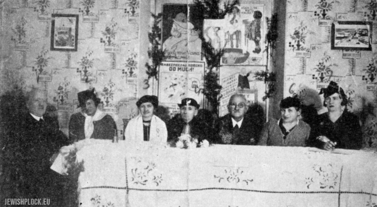 Committee of the "Drop of Milk" Jewish Society for the Protection of Mothers and Children in Płock, 1936 (Plotzk (Płock). A History of an Ancient Jewish Community in Poland, ed. by Eliyahu Eisenberg) 